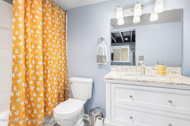 1107 Oakwood Drive, Dewitt, MI 48820