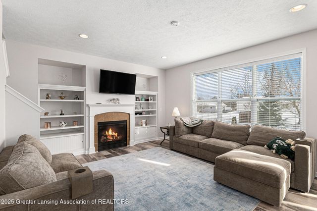 1107 Oakwood Drive, Dewitt, MI 48820