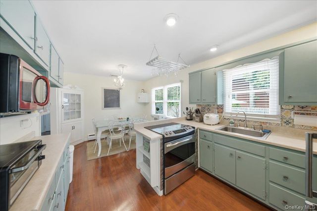 10 Graham Road, Hampton Bays, NY 11946