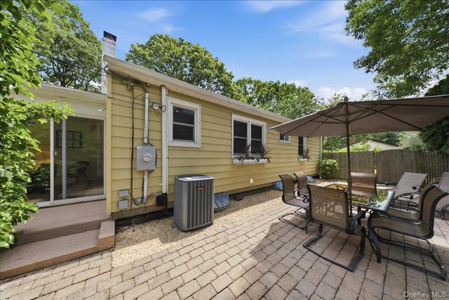 10 Graham Road, Hampton Bays, NY 11946