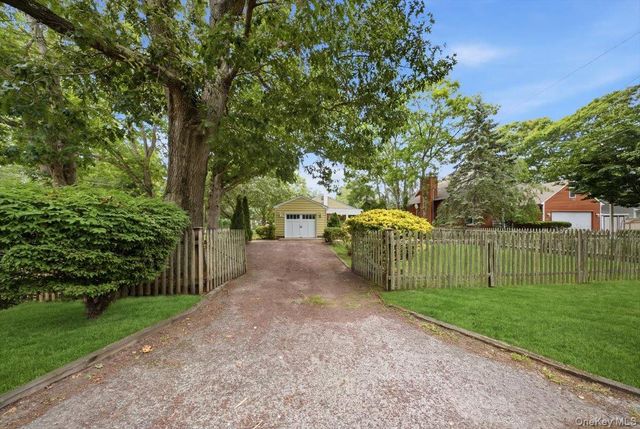 10 Graham Road, Hampton Bays, NY 11946