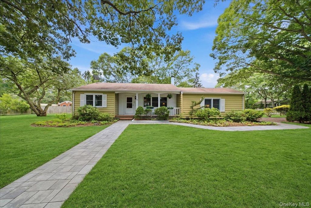 10 Graham Road, Hampton Bays, NY 11946