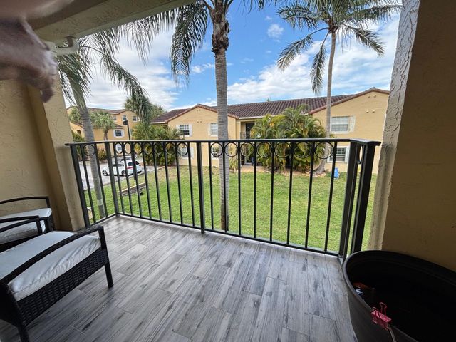 1035 Lake Shore Drive 202, Lake Park, FL 33403