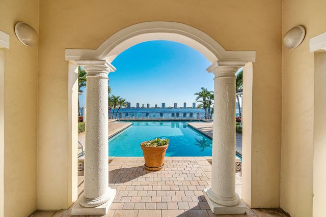 1035 Lake Shore Drive 202, Lake Park, FL 33403