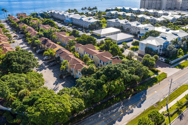 1035 Lake Shore Drive 202, Lake Park, FL 33403