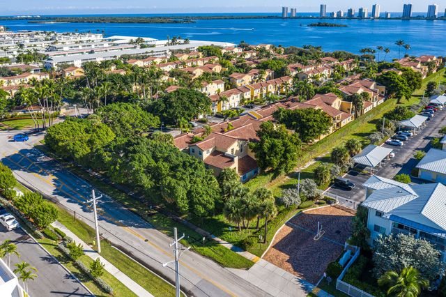 1035 Lake Shore Drive 202, Lake Park, FL 33403
