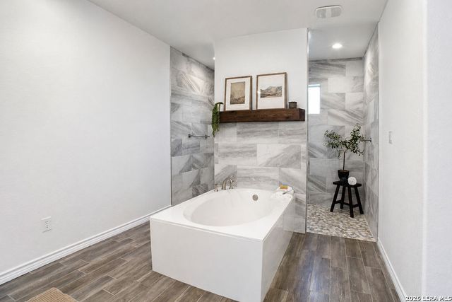 169 LONGWOOD DR, New Braunfels, TX 78132