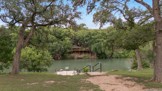 169 LONGWOOD DR, New Braunfels, TX 78132