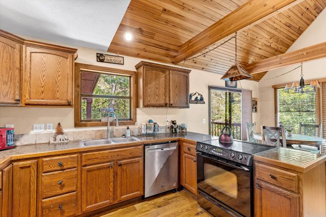 22762 Air Park Drive, Golden, MO 65658