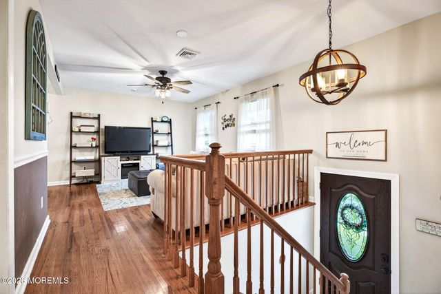 16 10th Avenue, Monroe, NJ 08831