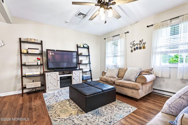 16 10th Avenue, Monroe, NJ 08831