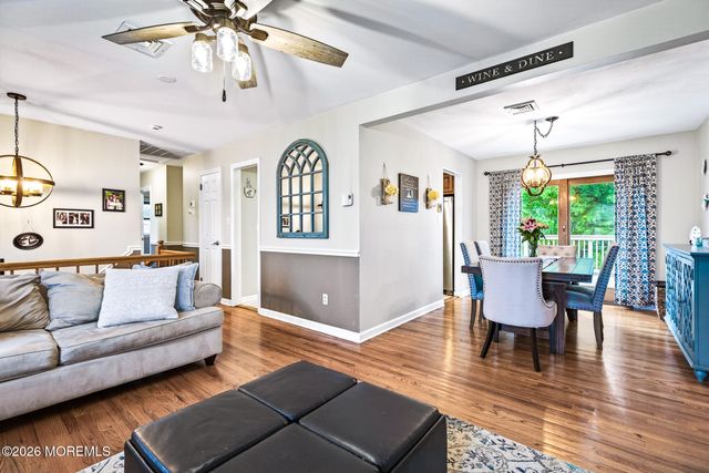 16 10th Avenue, Monroe, NJ 08831