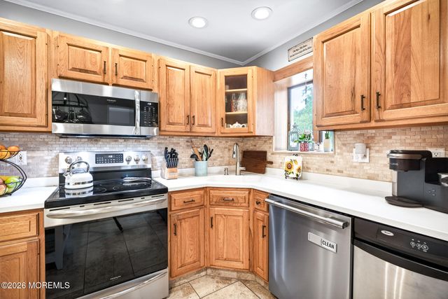 16 10th Avenue, Monroe, NJ 08831