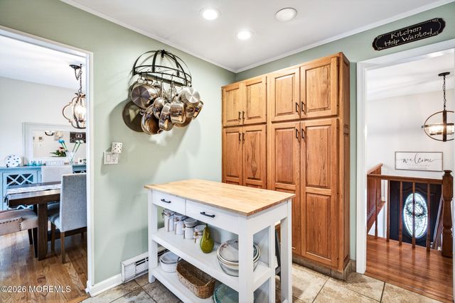 16 10th Avenue, Monroe, NJ 08831