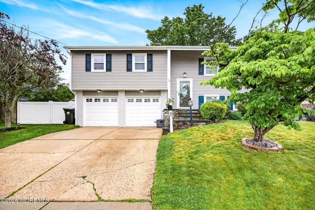 16 10th Avenue, Monroe, NJ 08831