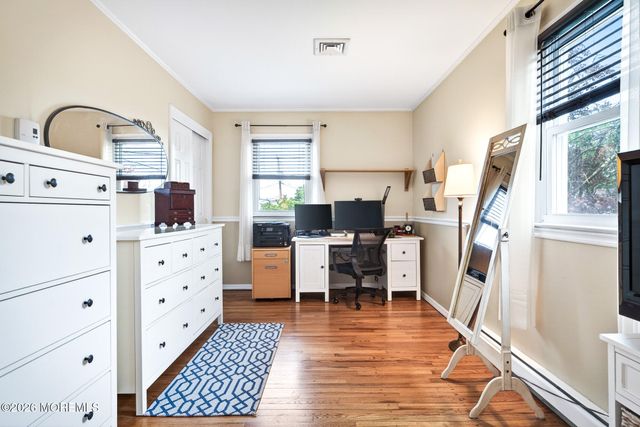 16 10th Avenue, Monroe, NJ 08831