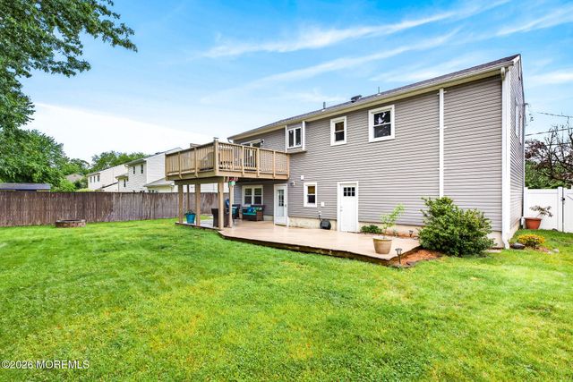 16 10th Avenue, Monroe, NJ 08831