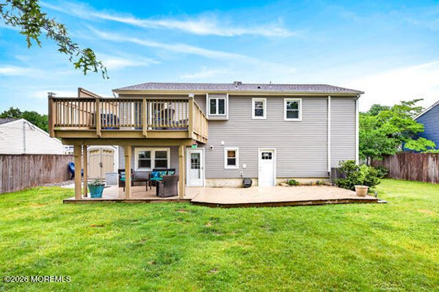 16 10th Avenue, Monroe, NJ 08831