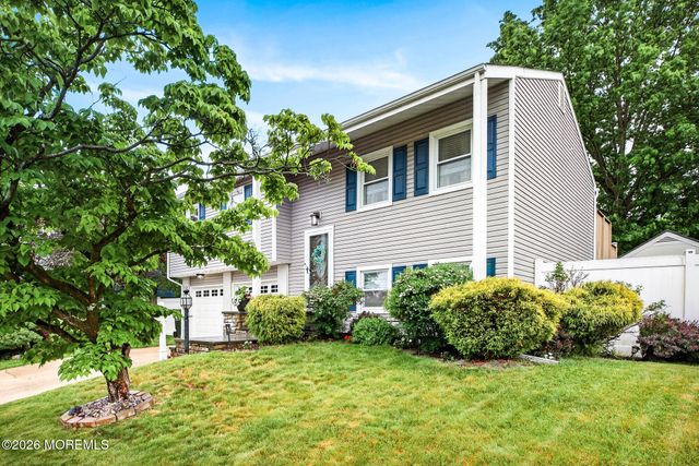16 10th Avenue, Monroe, NJ 08831