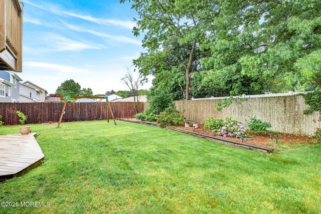 16 10th Avenue, Monroe, NJ 08831