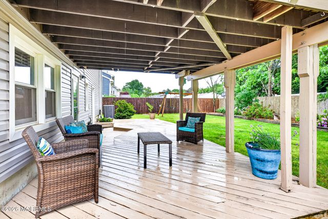 16 10th Avenue, Monroe, NJ 08831