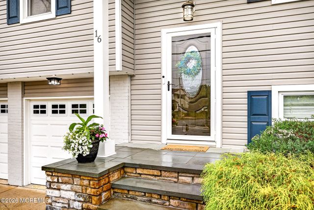 16 10th Avenue, Monroe, NJ 08831