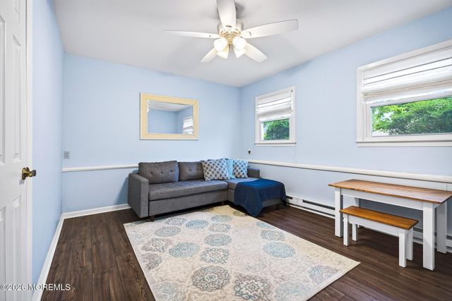 16 10th Avenue, Monroe, NJ 08831