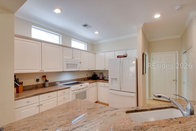 3 Lake Somerset Cir, Bluffton, SC 29909