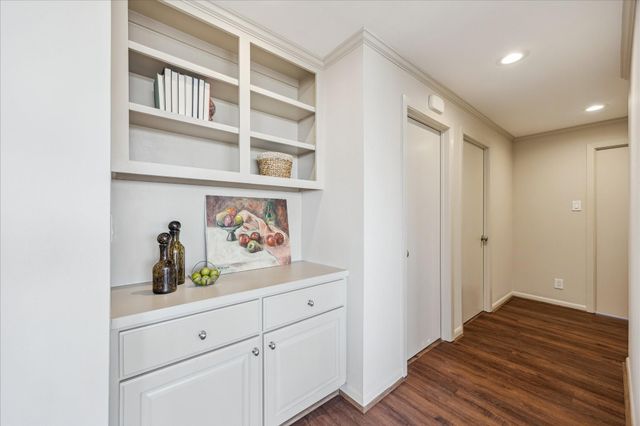 49 Briar Hollow Lane 1004, Houston, TX 77027