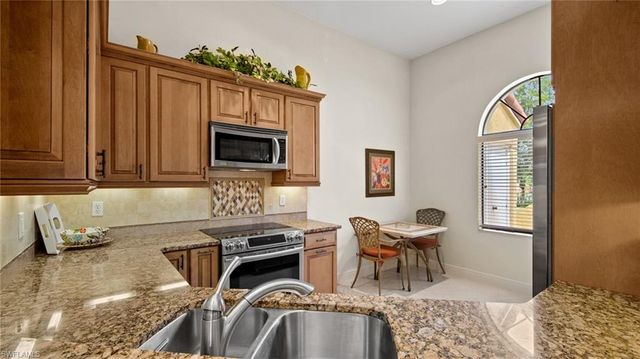 577 Beachwalk CIR # R202, Naples, FL 34108