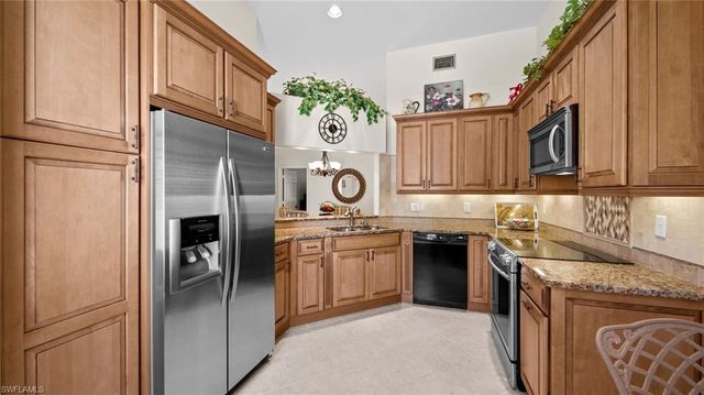 577 Beachwalk CIR # R202, Naples, FL 34108