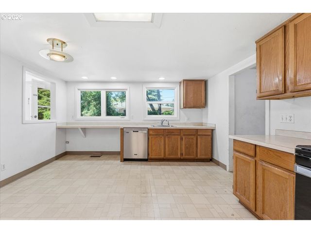 13209 Ne SAN RAFAEL St, Portland, OR 97230