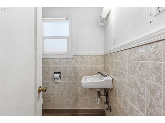 13209 Ne SAN RAFAEL St, Portland, OR 97230