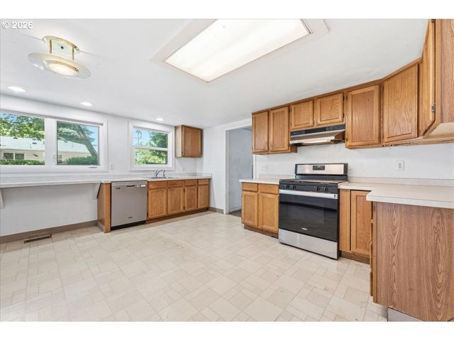 13209 Ne SAN RAFAEL St, Portland, OR 97230