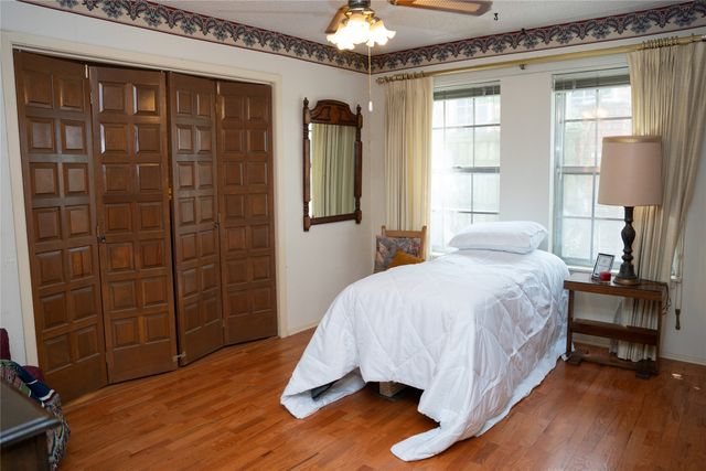 1106 E Franklin Street, Hillsboro, TX 76645