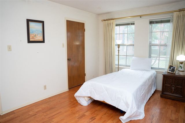 1106 E Franklin Street, Hillsboro, TX 76645