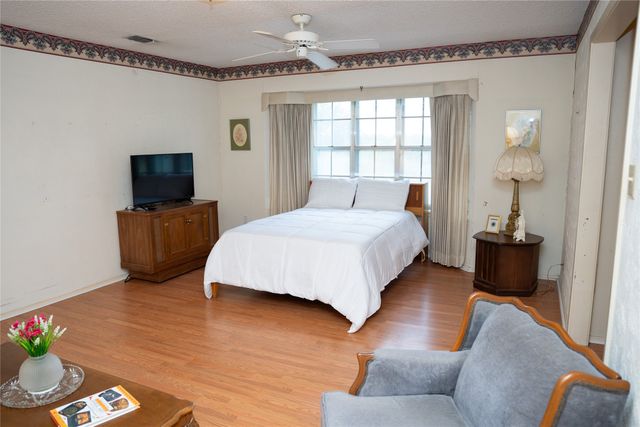 1106 E Franklin Street, Hillsboro, TX 76645