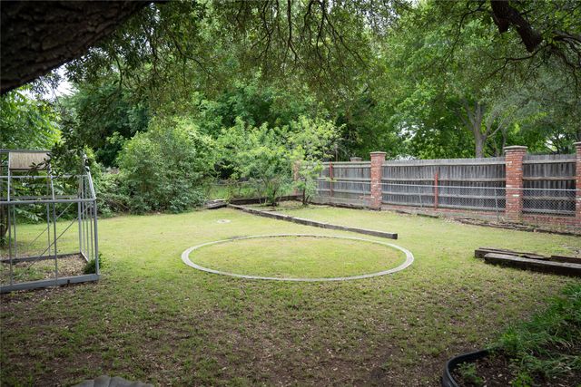 1106 E Franklin Street, Hillsboro, TX 76645