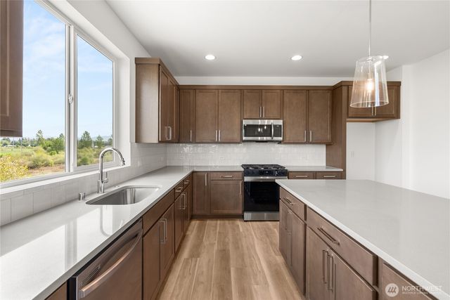 3205 219th Avenue E, Lake Tapps, WA 98391
