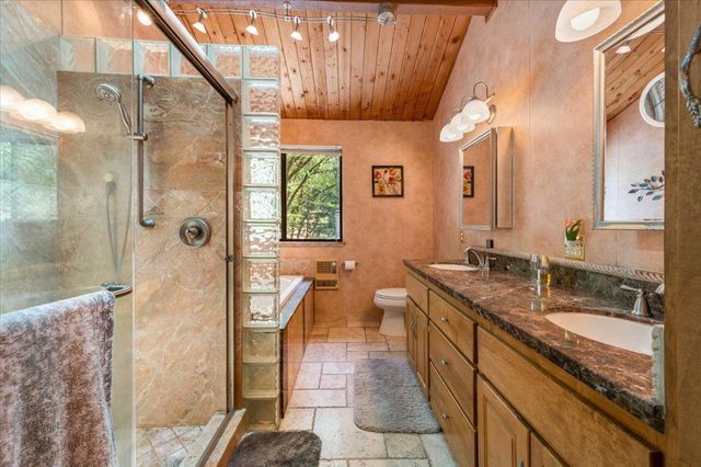 13709 Capitol Dr, Grass Valley, CA 95945