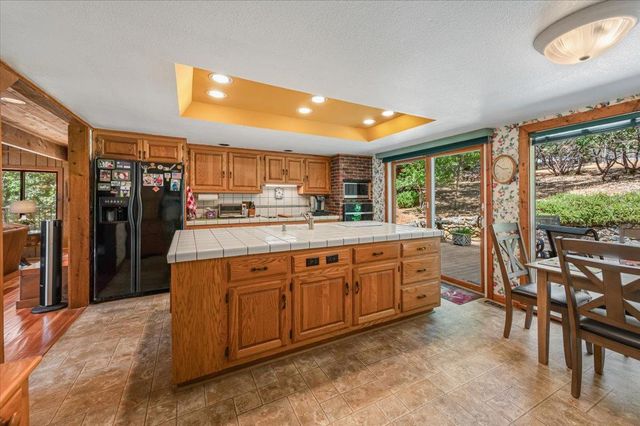 13709 Capitol Dr, Grass Valley, CA 95945