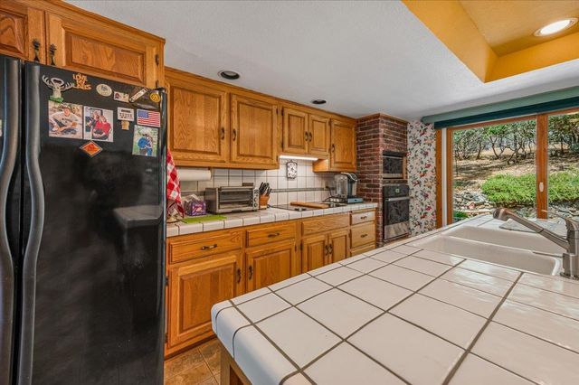 13709 Capitol Dr, Grass Valley, CA 95945