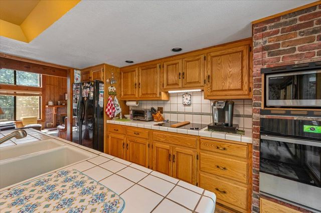 13709 Capitol Dr, Grass Valley, CA 95945