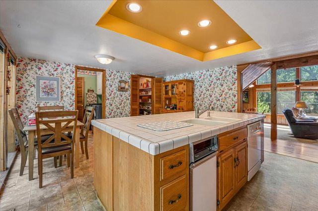 13709 Capitol Dr, Grass Valley, CA 95945