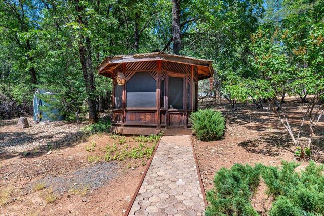 13709 Capitol Dr, Grass Valley, CA 95945