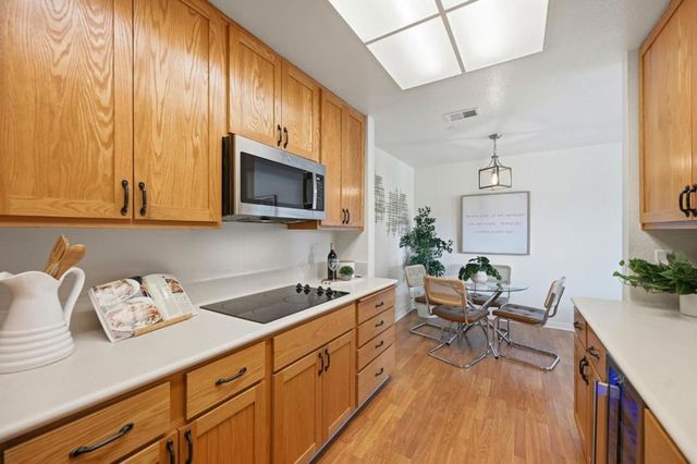 1110 Bayswater Avenue 303, Burlingame, CA 94010