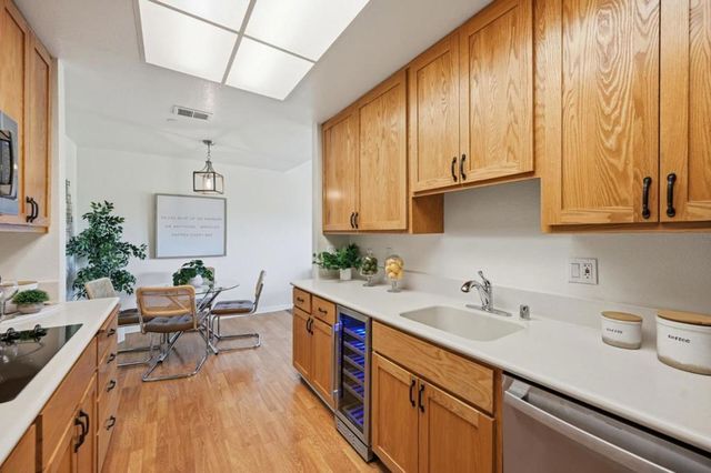 1110 Bayswater Avenue 303, Burlingame, CA 94010
