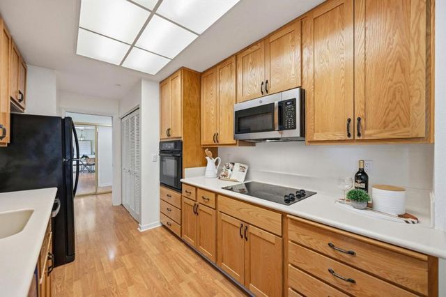 1110 Bayswater Avenue 303, Burlingame, CA 94010