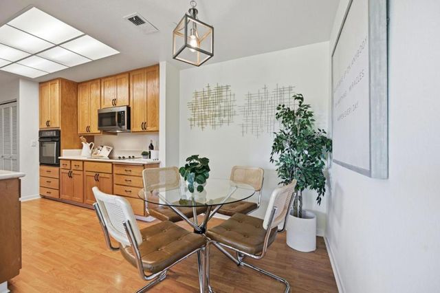 1110 Bayswater Avenue 303, Burlingame, CA 94010