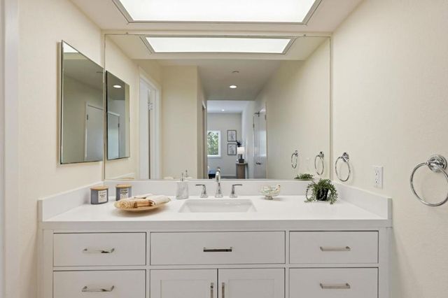 1110 Bayswater Avenue 303, Burlingame, CA 94010
